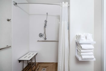 Room, 1 King Bed, Accessible (Roll-In Shower)