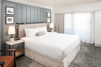 Deluxe Room, 1 King Bed