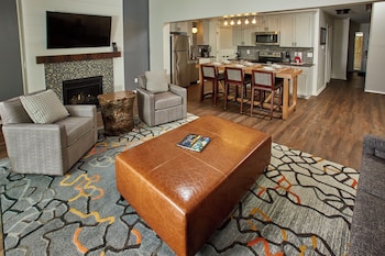 One Bedroom Queen Villa