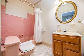 24 - Monroe Guest Room