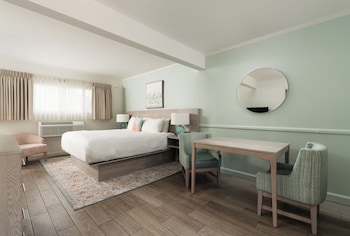Deluxe Room, 1 King Bed