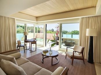 Premier Canyon Suite with Plunge Pool & Fireplace