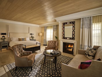 Grand Deluxe with Patio & Fireplace