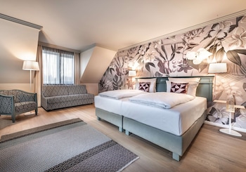 Grand Classic Room