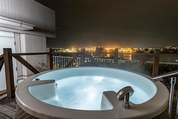 Twin Terrace Suite - Non-Smoking - 66sqm - Terrace with Whirlpool - Executive Lounge Access