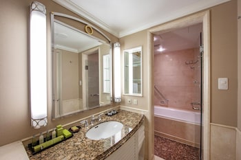 Twin Premium Deluxe Room - Non-Smoking - 40sqm