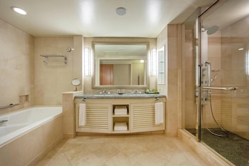 Family Room - Non-Smoking - 80sqm - Rainbow Bridge View - Executive Lounge Access
