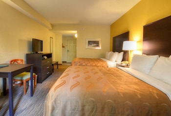 Business Suite, 2 Queen Beds, Non Smoking