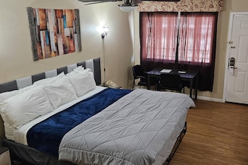 Room, 1 King Bed (Upstairs)