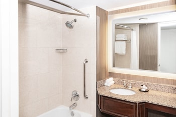 Traditional Room, 2 Double Beds, City View (Hearing Accessible)