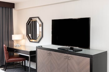 Traditional Room, 2 Double Beds, City View (Hearing Accessible)