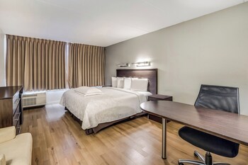 Premium Room, 1 King Bed, Accessible (Upgraded Bedding & Snack, Smoke Free)