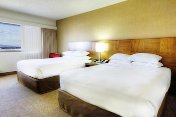 Room, 2 Queen Beds, Accessible, Bathtub