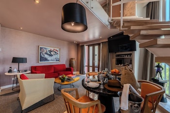 Suite, 1 King Bed, Terrace, Sea View (Grau Suite)