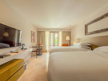 Superior Room, 2 Twin Beds, Balcony, Pool View