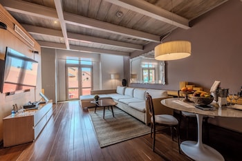 Suite, 1 King Bed (Duplex, Colonial Area, Butler Service)