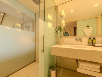 Deluxe Room, 1 King Bed, Ocean View (Butler Service)