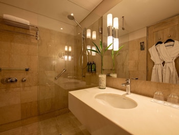 Superior Room, 2 Twin Beds, Balcony, Pool View