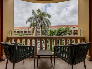 Superior Room, 2 Twin Beds, Balcony, Pool View