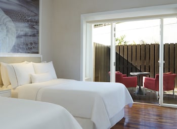 Room, 2 Twin Beds, Patio