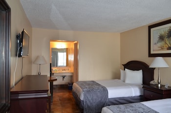 Room, 2 Double Beds, Pool View