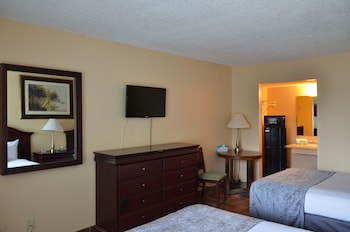 Room, 2 Double Beds, Pool View