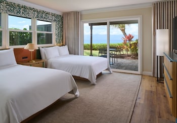 Bungalow Oceanfront Two Doubles with Lanai