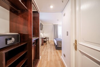 Standard Room, 1 Queen Bed, Non Smoking