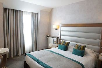 Emeraude Double Room, City View