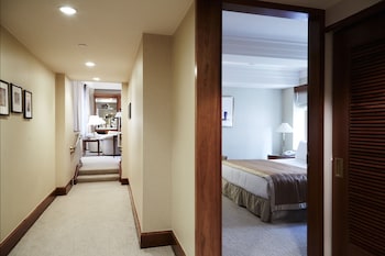 Suite, 1 King Bed (Townhouse)