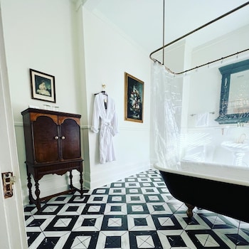 Superior Suite, Ensuite (Harper - Guest Suite)