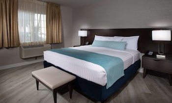 Suite, 1 King Bed (Coast King Junior Suite)
