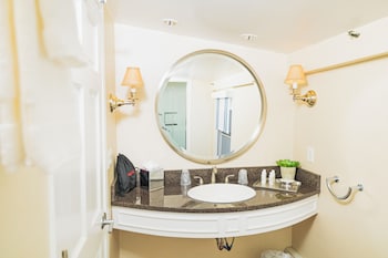 Deluxe Single Room, 1 Queen Bed, Harbor View, Tower