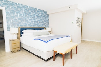 Deluxe Studio Suite, 1 King Bed with Sofa bed, Harbor View