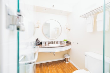 Deluxe Studio Suite, 1 King Bed with Sofa bed, Harbor View