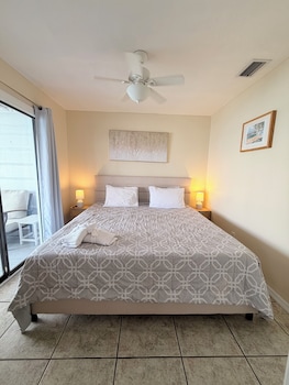 Cottage, Bay View (Caribbean Room)