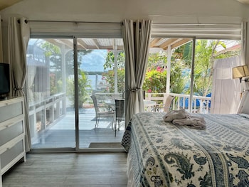 Cottage, Bay View (Bahama Breeze Room)