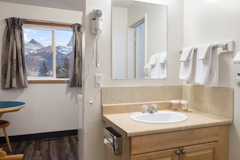 Hotel Room, Queen Twin, Kitchen