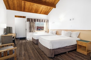 Hotel Room 2 Queen Beds