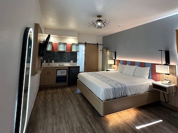 Superior Room, 1 King Bed, Non Smoking (Upgrade)