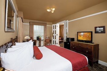 Suite, 1 King Bed with Sofa bed