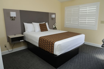 Standard Room, 1 Queen Bed