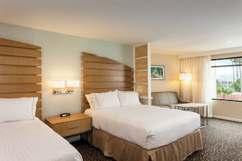 Suite, Multiple Beds, Bathtub
