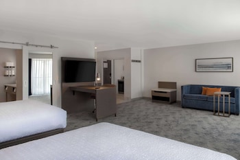 Studio, 2 Queen Beds, Accessible, Bathtub (Mobility & Hearing)