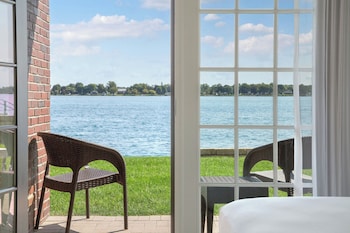 Room, 2 Queen Beds, Balcony, River View