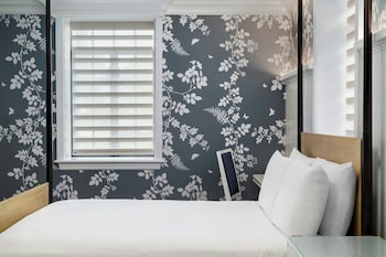 Room, 1 Queen Bed, River View