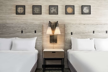 Room, 2 Queen Beds, Accessible, Bathtub