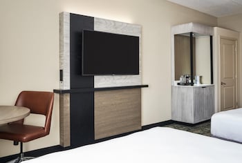 Room, 2 Queen Beds, Mobility Accessible (Roll-In Shower)