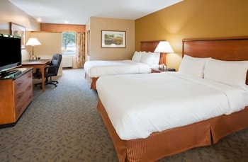 Room, 2 Queen Beds, Accessible, Bathtub