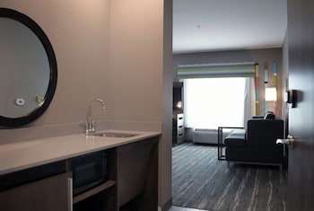 Suite, 1 King Bed, Accessible, Refrigerator & Microwave (Hearing)